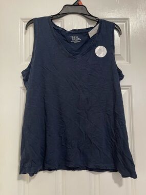 Time and Tru Navy V-Neck Sleeveless Tank Top